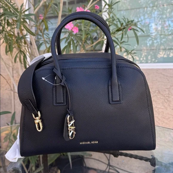 Michael Kors Ashton Medium Black Satchel Leather with Gold Hardware - Picture 3 of 14